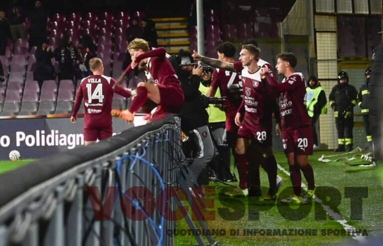 esultanza salernitana curva sud - ferraris - foto Gambardella